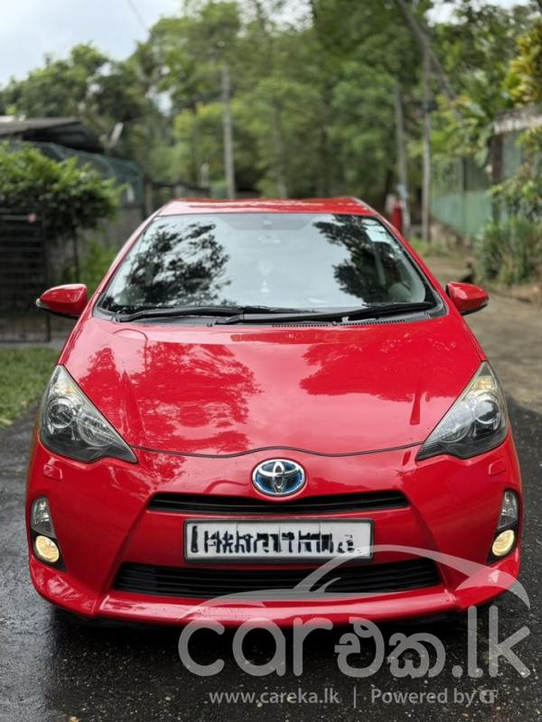 TOYOTA AQUA 2012