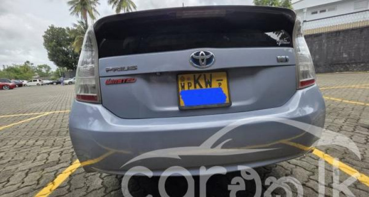 TOYOTA PRIUS 2011