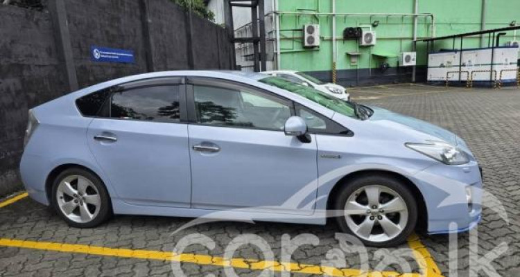 TOYOTA PRIUS 2011