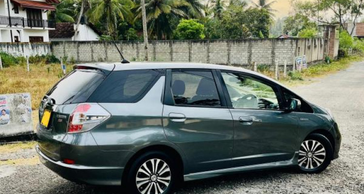 HONDA FIT SHUTTLE 2014