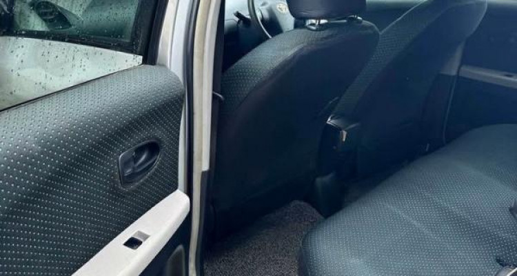 TOYOTA VITZ 2005