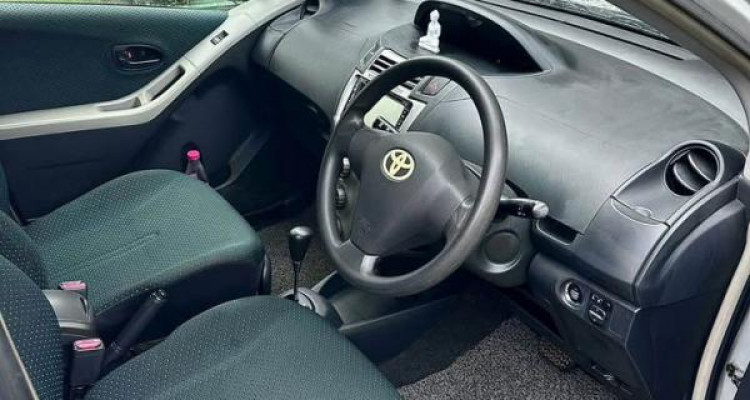 TOYOTA VITZ 2005