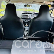 TOYOTA VITZ 2015