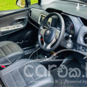 TOYOTA VITZ 2015