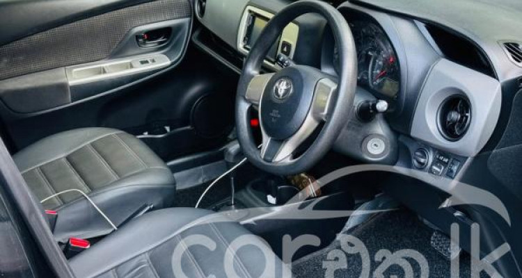 TOYOTA VITZ 2015