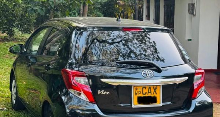TOYOTA VITZ 2015