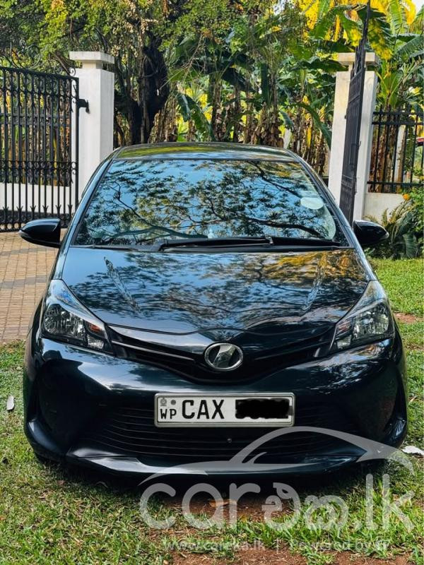 TOYOTA VITZ 2015