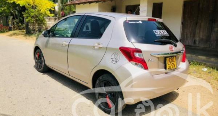 TOYOTA VITZ 2016