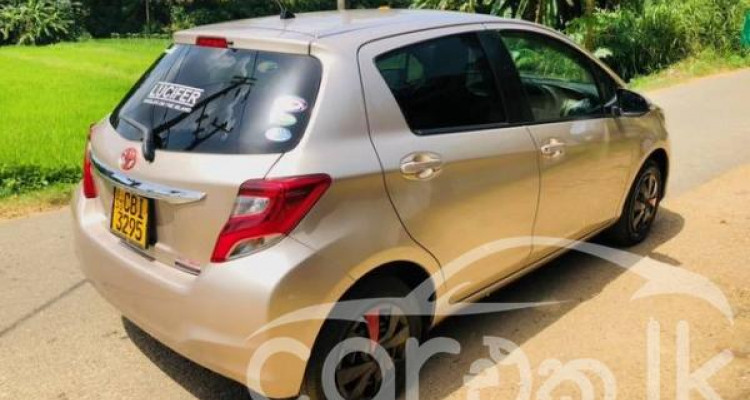 TOYOTA VITZ 2016