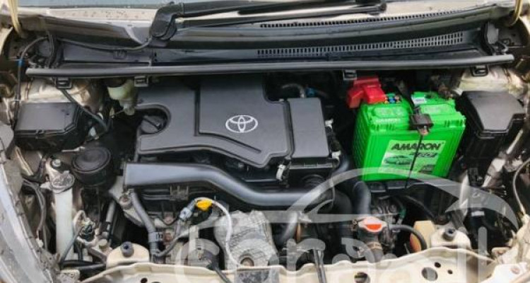 TOYOTA VITZ 2016