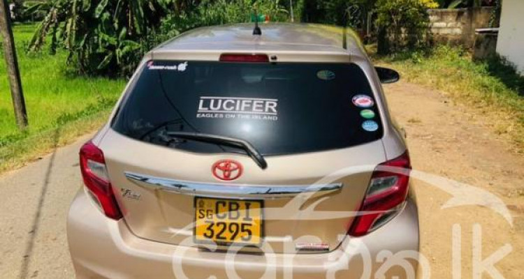 TOYOTA VITZ 2016