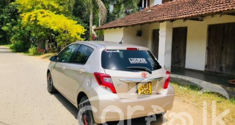 TOYOTA VITZ 2016