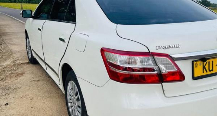 TOYOTA PREMIO 2011