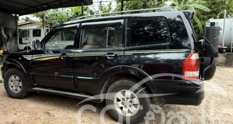 MITSUBISHI MONTERO 2004