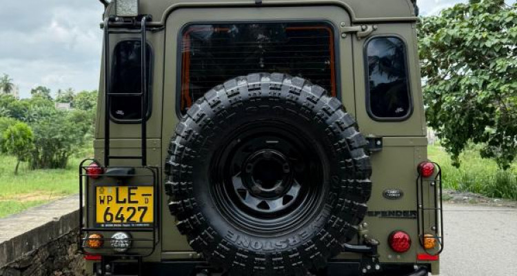 LAND ROVER DEFENDER 2002