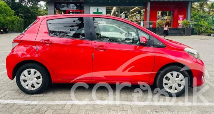 TOYOTA VITZ 2012