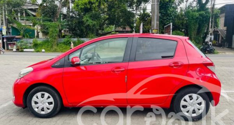 TOYOTA VITZ 2012