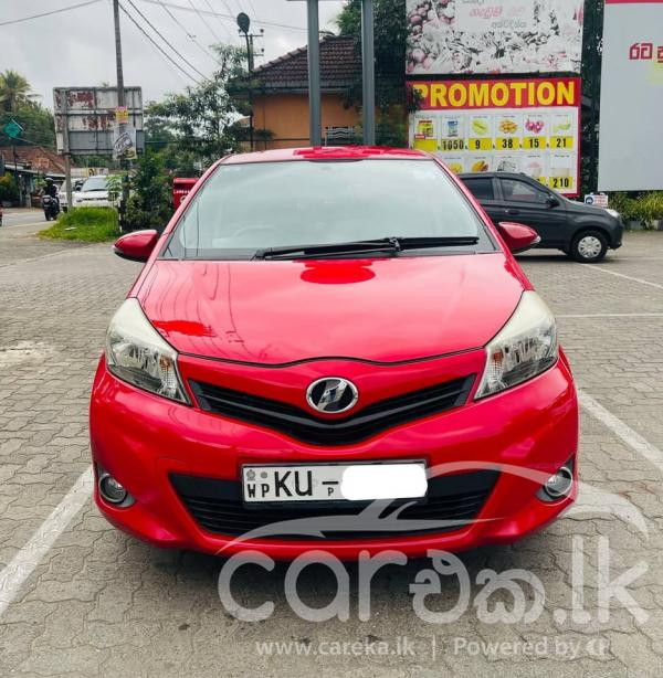 TOYOTA VITZ 2012
