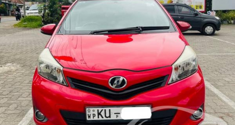 TOYOTA VITZ 2012