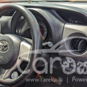 TOYOTA VITZ 2015