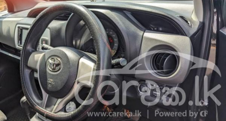 TOYOTA VITZ 2015