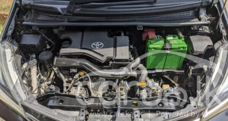 TOYOTA VITZ 2015