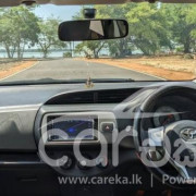 TOYOTA VITZ 2015