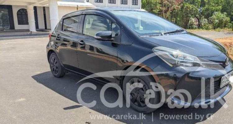 TOYOTA VITZ 2015