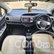TOYOTA VITZ 2015