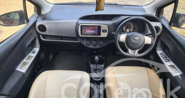 TOYOTA VITZ 2015
