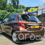 TOYOTA VITZ 2015