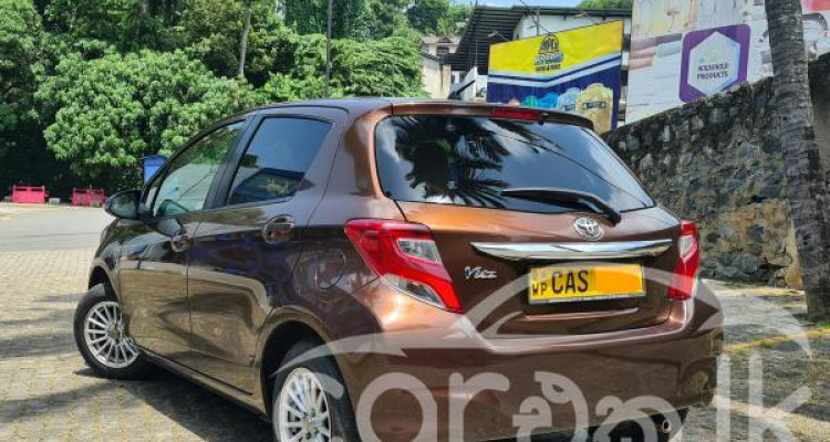 TOYOTA VITZ 2015