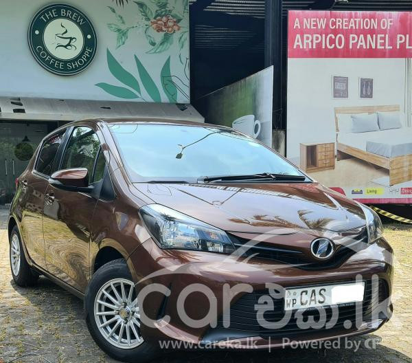 TOYOTA VITZ 2015