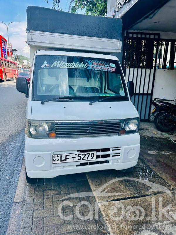 MITSUBISHI MINICAB 2003