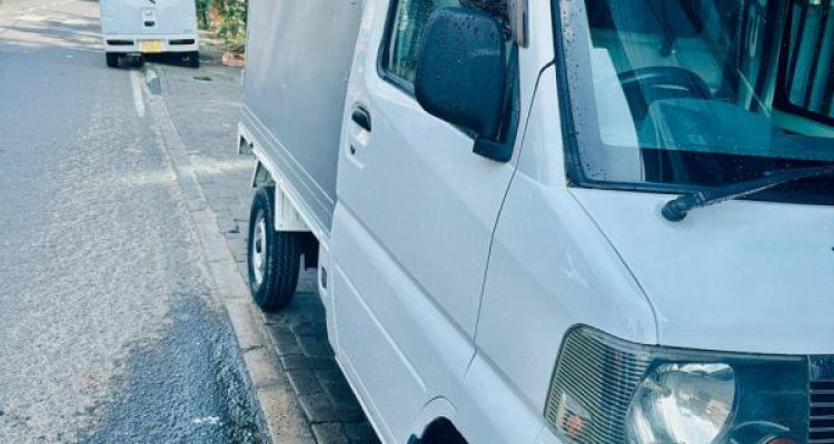MITSUBISHI MINICAB 2003