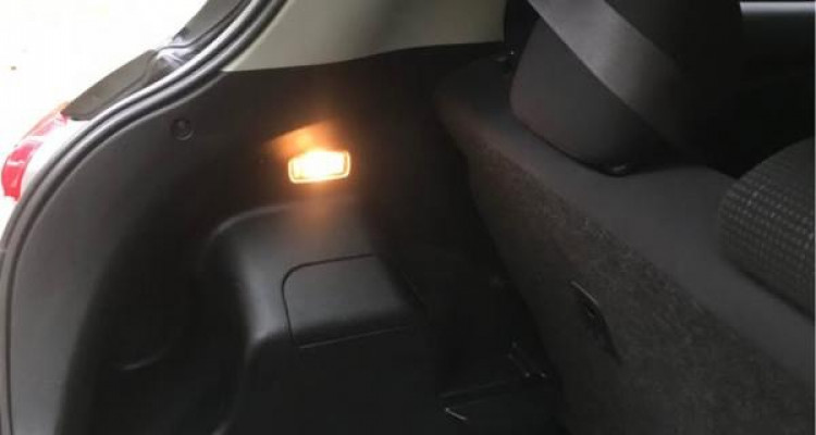 TOYOTA VITZ 2015