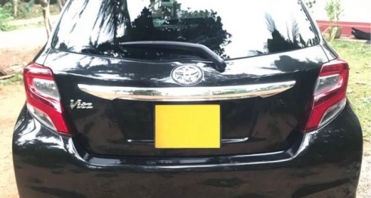TOYOTA VITZ 2015