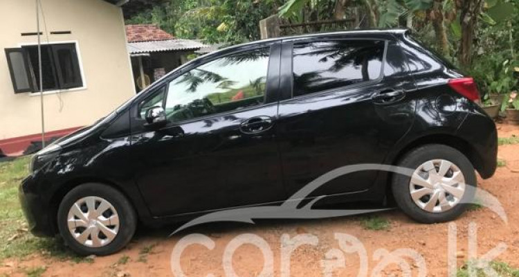 TOYOTA VITZ 2015