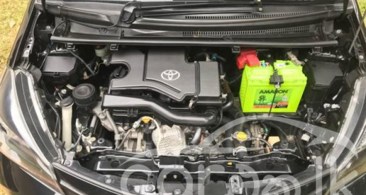 TOYOTA VITZ 2015