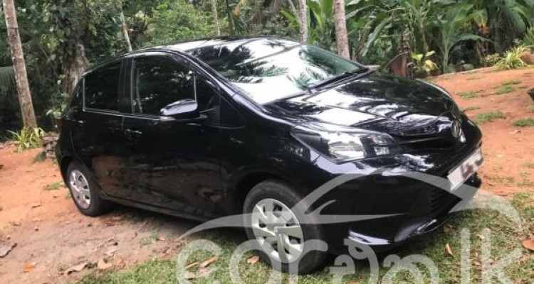 TOYOTA VITZ 2015
