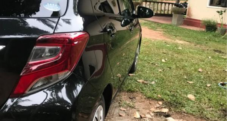 TOYOTA VITZ 2015