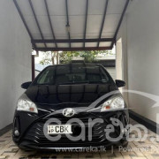 TOYOTA VITZ 2015