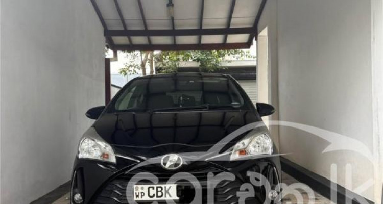 TOYOTA VITZ 2015