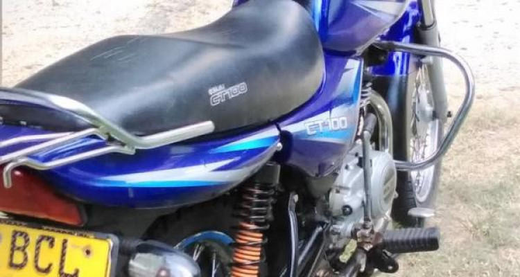 BAJAJ CT100 2015
