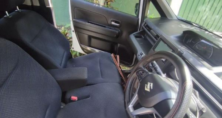 SUZUKI WAGON R PREMIUM 2018