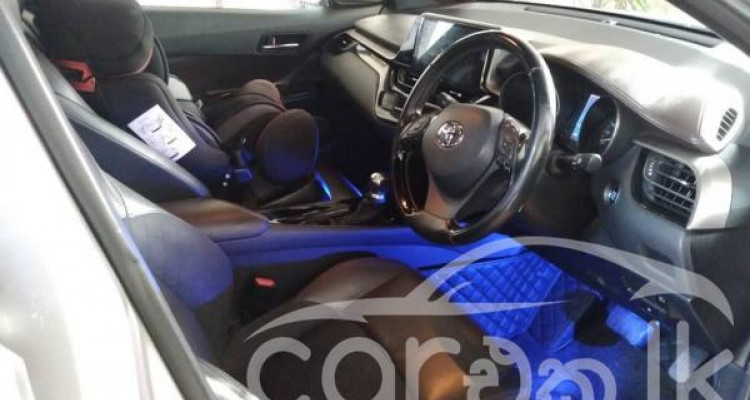 TOYOTA C-HR 2017