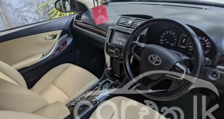 TOYOTA PREMIO 2017