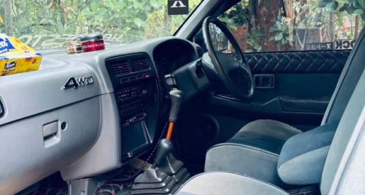 NISSAN D21 1992