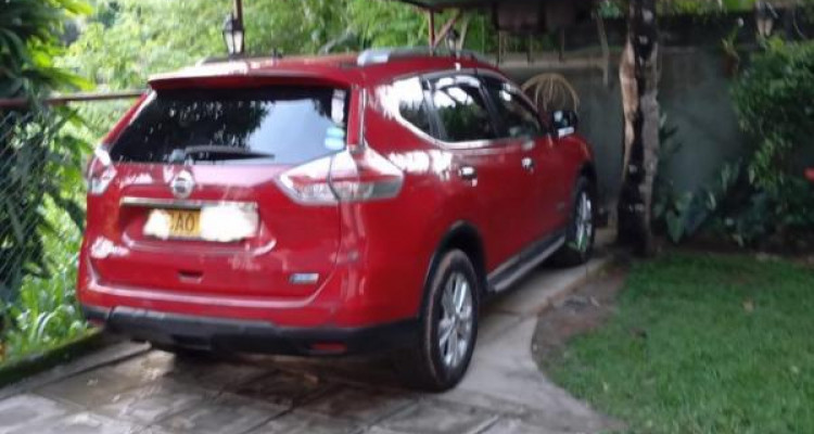 NISSAN X TRAIL 2015
