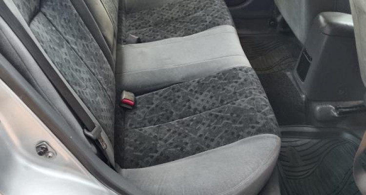 MAZDA FAMILIA 323 2000